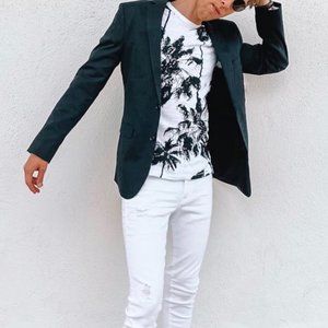 Fashion Photographer/New Products Monthly